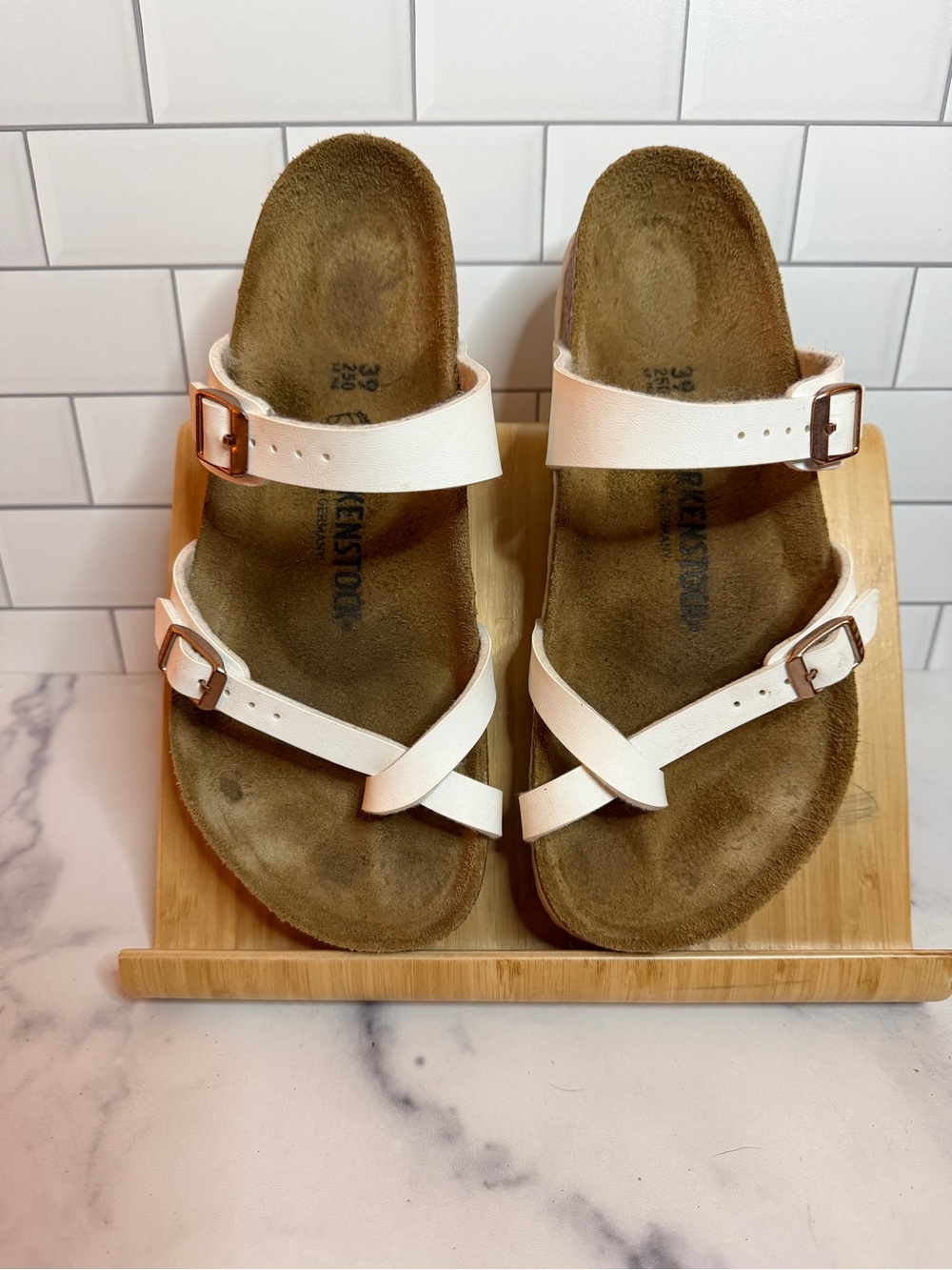 Birkenstock Mayari White Toe Loop Sandals EU 39 Women’s 8-8.5